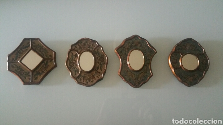 Vintage: Lote de peque&ntilde;os espejos, 4 unds. Realizados en madera y cristal con bonitos grabados.