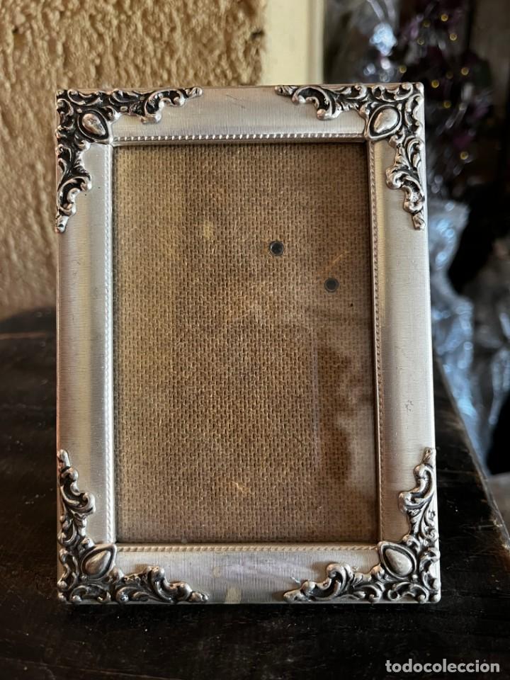 Vintage: Marco metalico vintage de peque&ntilde;o tama&ntilde;o de l&iacute;nea clasica.