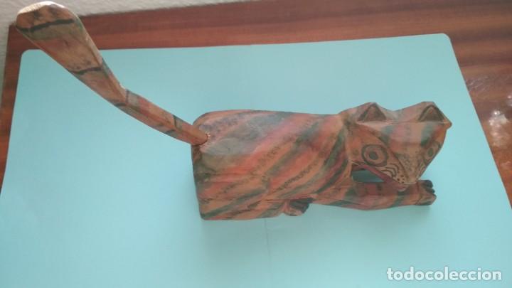 Vintage: Tigre de madera artesanal procedente de Guatemala pintado a mano y tallado artesanalmente