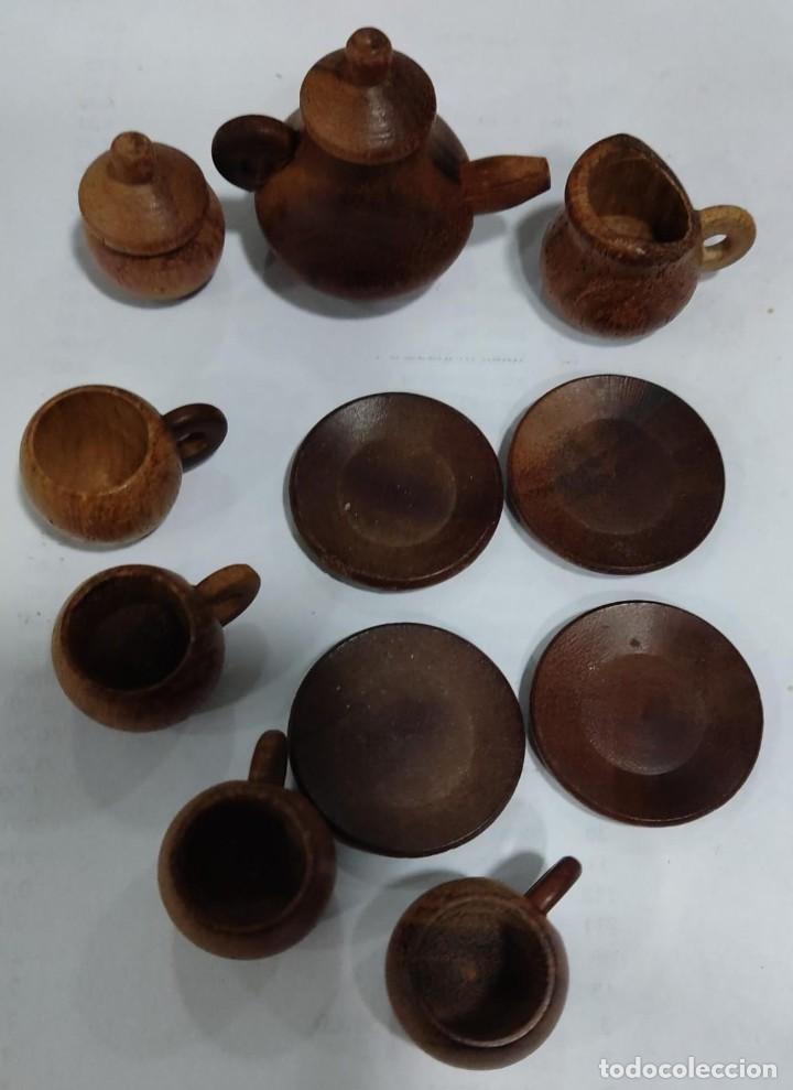 Vintage: CUATRO TAZAS DE CAF&Eacute; CON PLATOS Y ACCESORIOS DE MADERA DE COSTA RICA EN MINIATURA