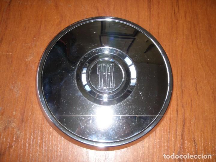 Vintage: TAPACUBOS RUEDA SEAT 600 - Foto 2