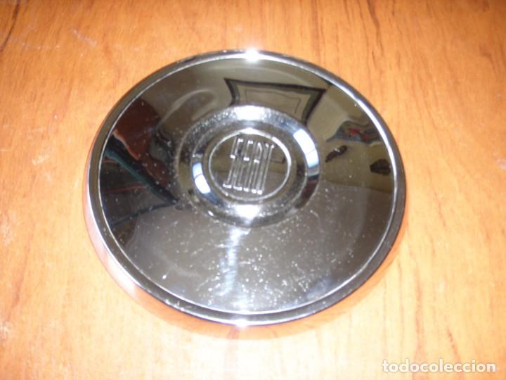 Vintage: TAPACUBOS RUEDA SEAT 600 - Foto 3