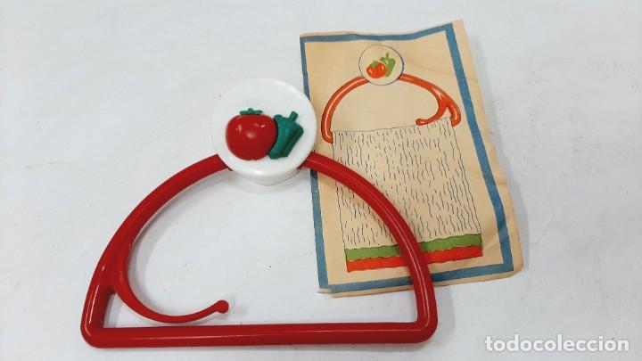 Vintage: Colgador de pl&aacute;stico para toallero - Georgia, URSS