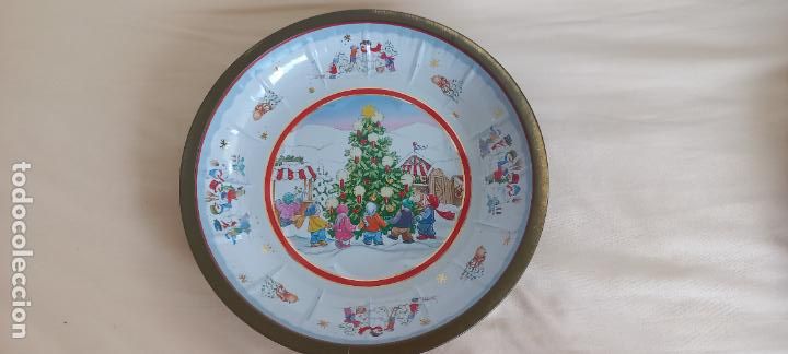 Vintage: PLATO DE HOJALATA CON MOTIVOS NAVIDE&Ntilde;OS. NI&Ntilde;OS CON ARBOL DE NAVIDAD. HP. GERMANY