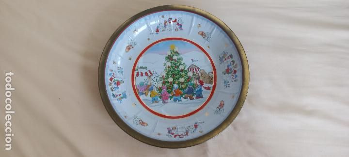 Vintage: PLATO DE HOJALATA CON MOTIVOS NAVIDE&Ntilde;OS. NI&Ntilde;OS CON ARBOL DE NAVIDAD. HP. GERMANY