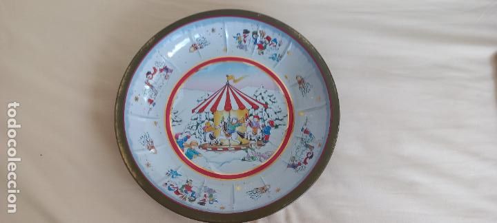 Vintage: PLATO DE HOJALATA CON MOTIVOS NAVIDE&Ntilde;OS. NI&Ntilde;OS JUGANDO EN TIOVIVO. NAVIDAD. HP. GERMANY