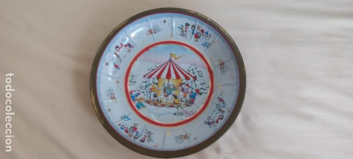 Vintage: PLATO DE HOJALATA CON MOTIVOS NAVIDE&Ntilde;OS. NI&Ntilde;OS JUGANDO EN TIOVIVO. NAVIDAD. HP. GERMANY