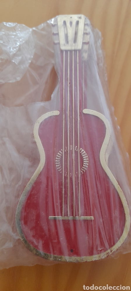 Vintage: Peque&ntilde;a guitarra souvenir a&ntilde;os 60