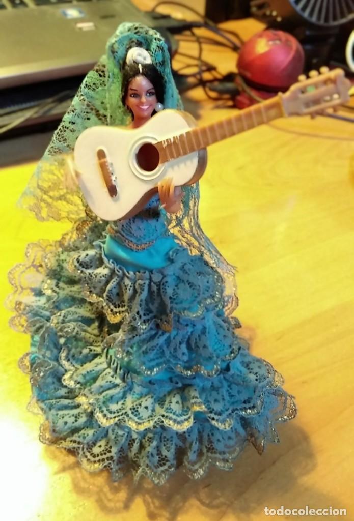 Vintage: FIGURA DECORATIVA VINTAGE - MAR&Iacute;N CHICLANA - GITANA CON MANTILLA Y GUITARRAR - 12 CM