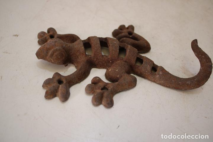 Vintage: figura salamandra de hierro fundido