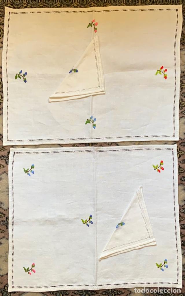 Vintage: 2 MANTELES INDIVIDUALES DE HILO BORDADADOS A MANO 2 SERVILLETAS
