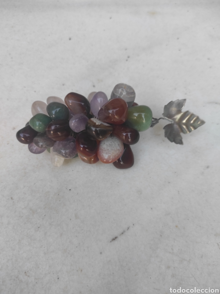 Vintage: Racimo de uvas de piedras - Foto 1