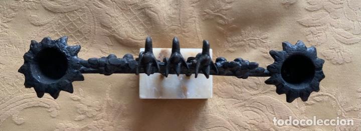Vintage: CANDELABRO LABRADO DE BRONCE CON PIE DE MARMOL - Foto 3