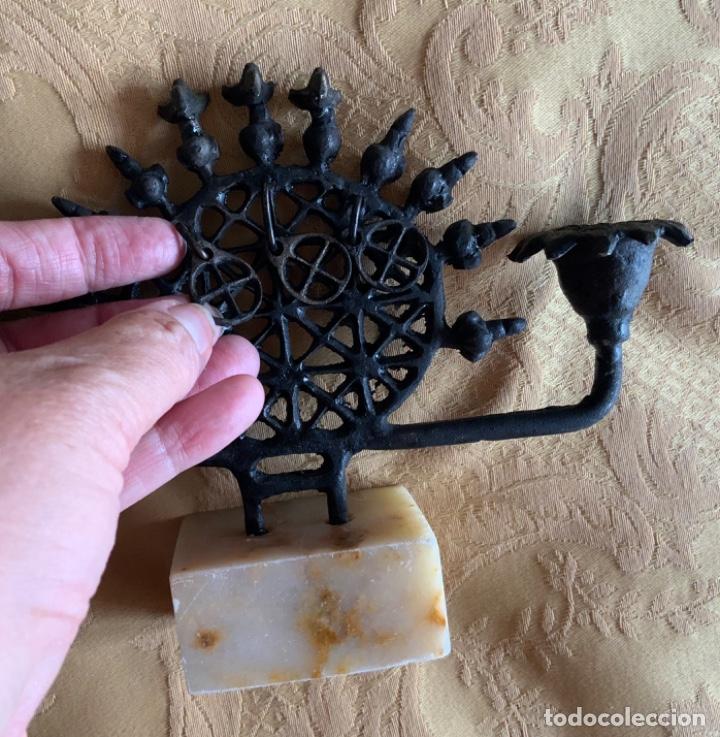 Vintage: CANDELABRO LABRADO DE BRONCE CON PIE DE MARMOL - Foto 5