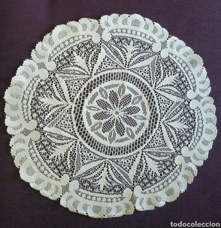 Vintage: Pa&ntilde;o de hilo para mesa, tiene 57 cm de di&aacute;metro.