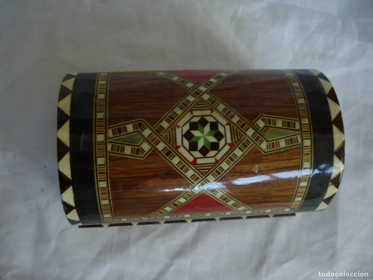 Vintage: Cofre de marqueter&iacute;a hueso y madera, con llave - Foto 3