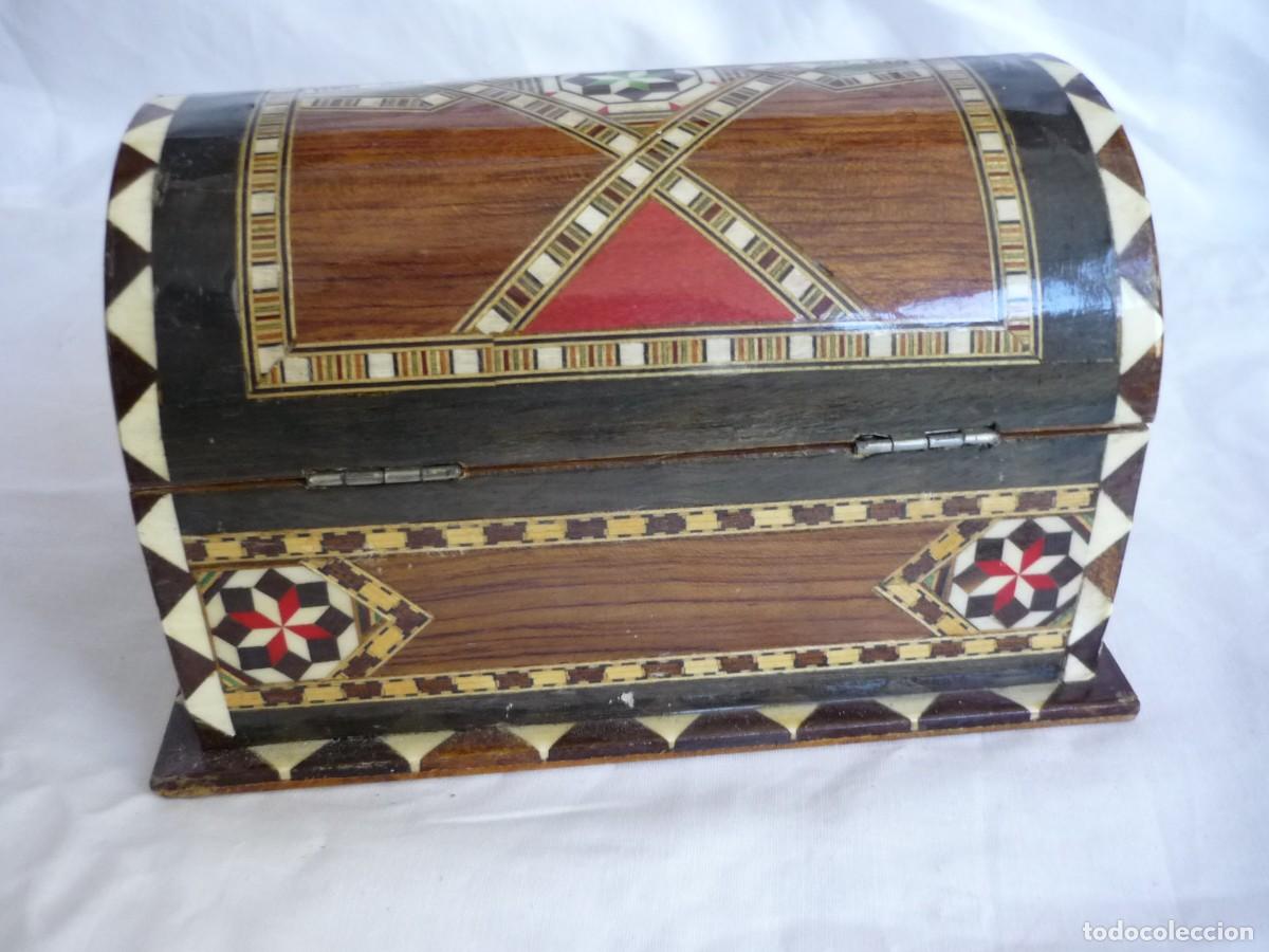 Vintage: Cofre de marqueter&iacute;a hueso y madera, con llave - Foto 4