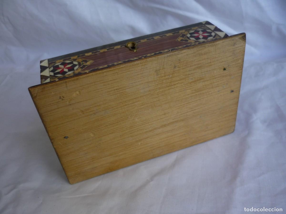 Vintage: Cofre de marqueter&iacute;a hueso y madera, con llave - Foto 7
