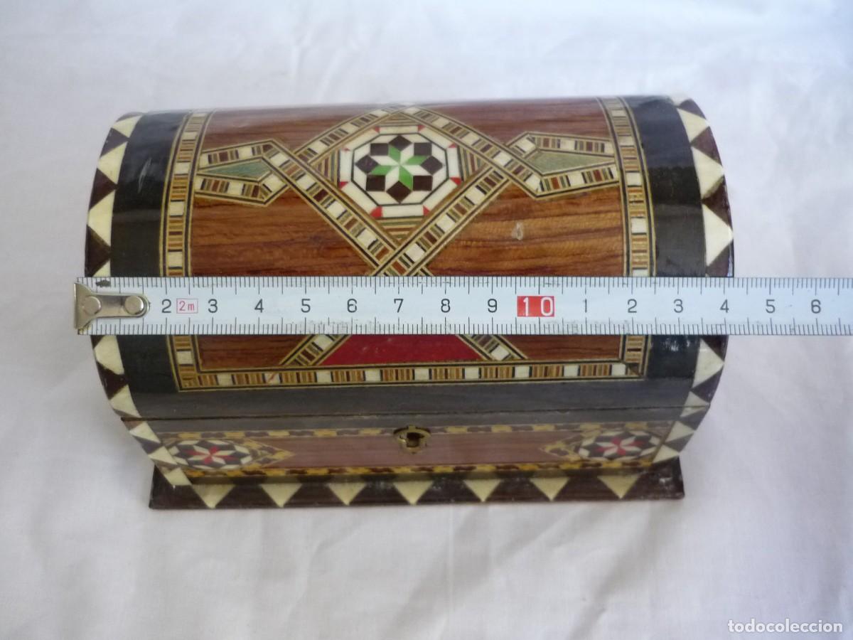 Vintage: Cofre de marqueter&iacute;a hueso y madera, con llave - Foto 9