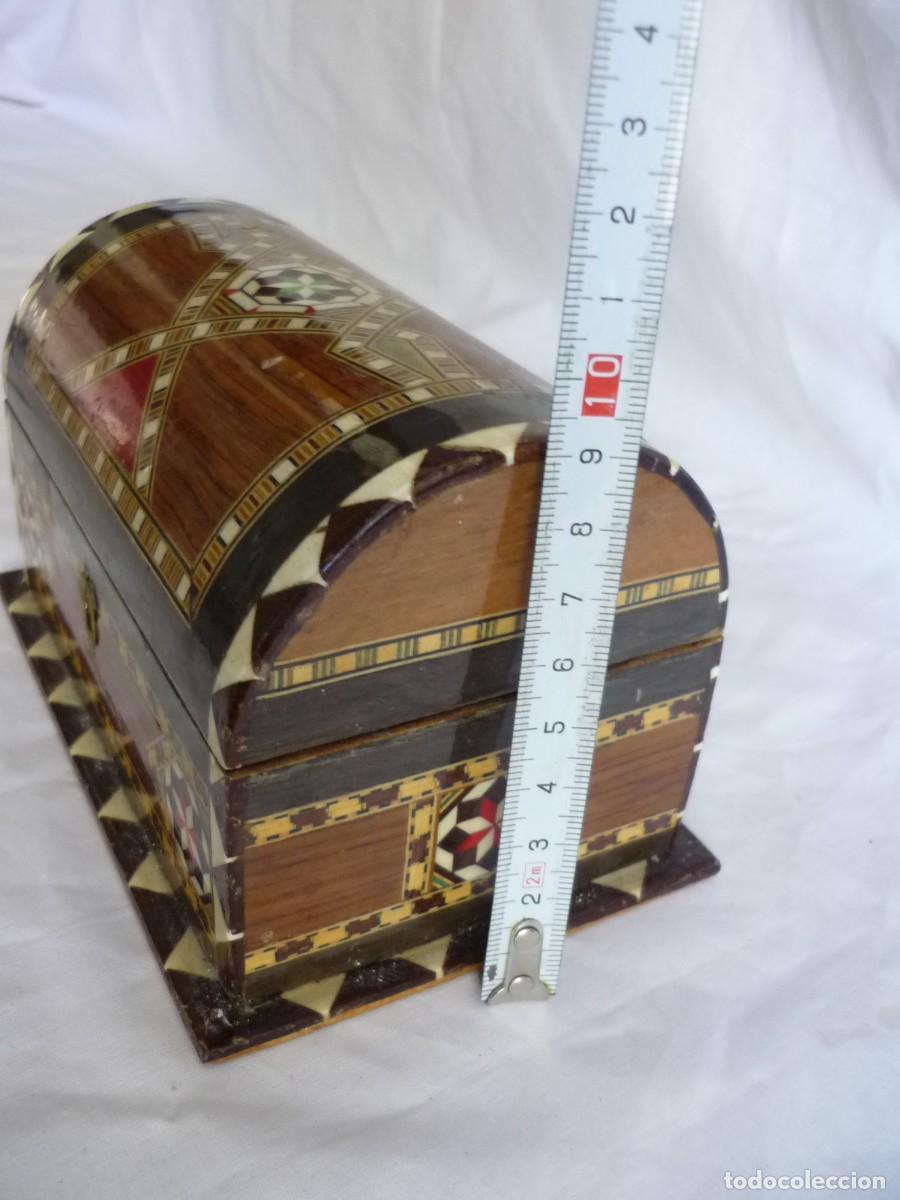 Vintage: Cofre de marqueter&iacute;a hueso y madera, con llave - Foto 11