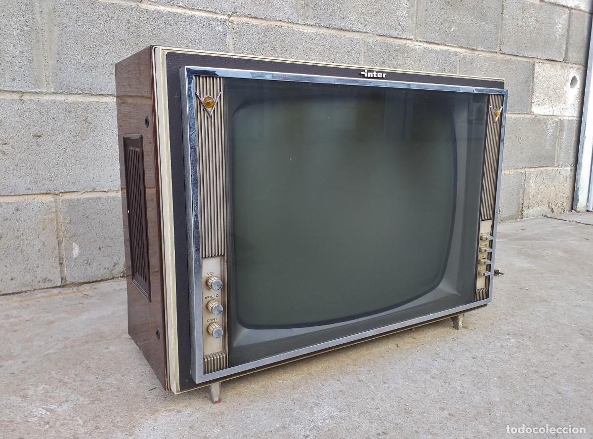 Vintage: Televisor antiguo marca Inter a&ntilde;os 60. Televisor antiguo vintage. Televisi&oacute;n antigua vintage.