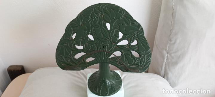 Vintage: ATRIL DE METAL DE SOBREMESA SOPORTE PARA LECTURA DE LIBROS PARTITURAS RECETAS COCINA, &aacute;rbol con aves