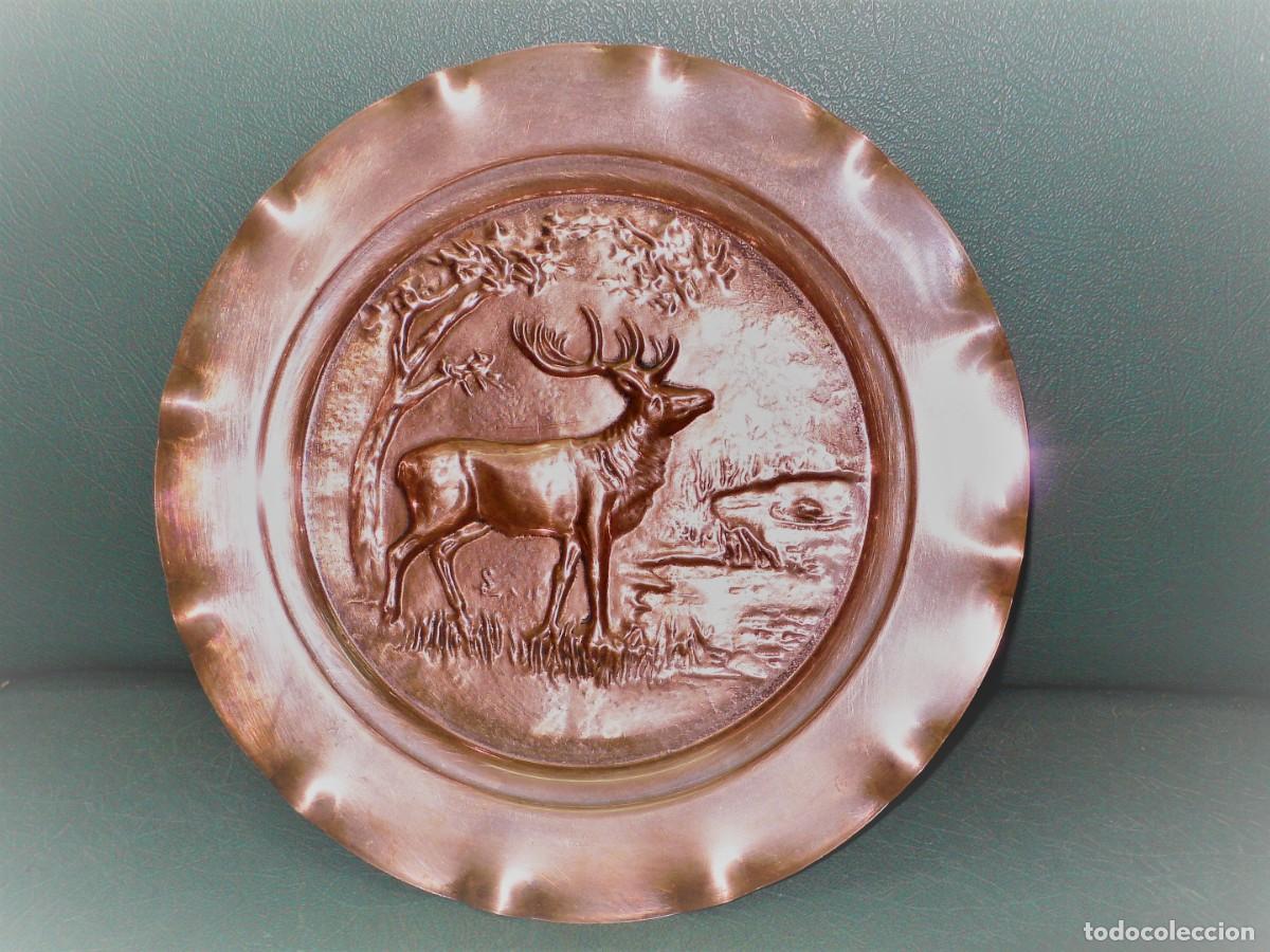 Vintage: PLATO DE COBRE REPUJADO - Foto 1