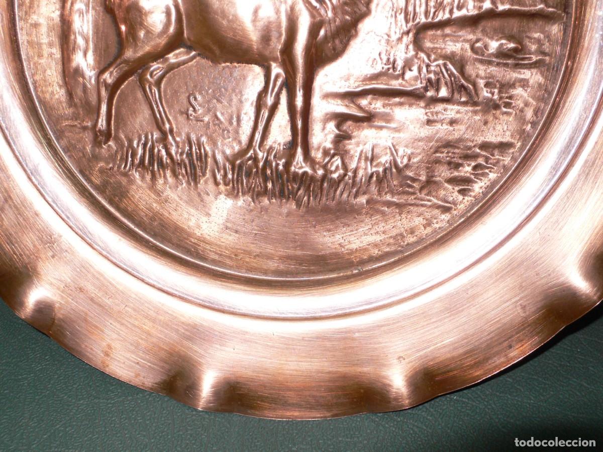 Vintage: PLATO DE COBRE REPUJADO - Foto 4