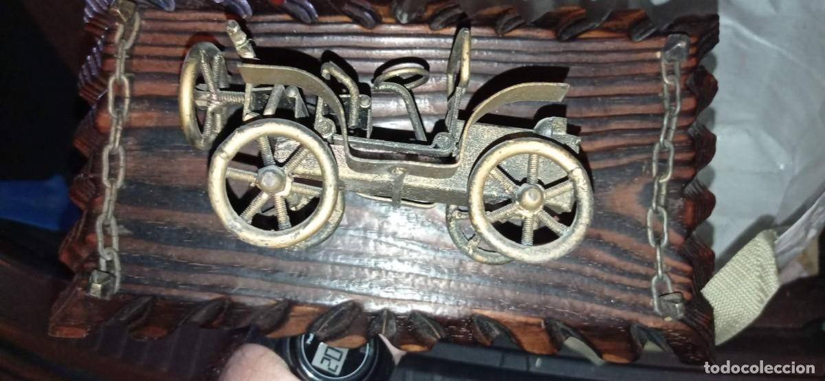 Vintage: COLGANTE CON COCHE ANATIGUO FORJADO