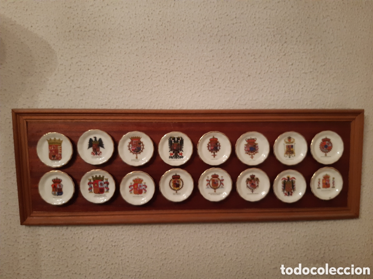 Vintage: Cuadro de platillos con la evoluci&oacute;n del escudo de Espa&ntilde;a
