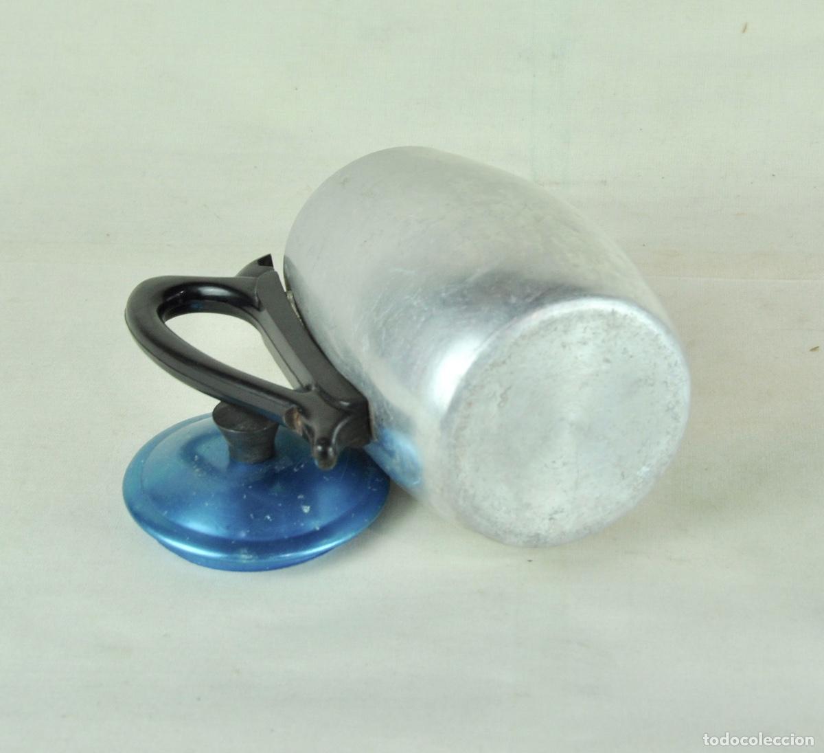 Vintage: Jarra en aluminio tapa azul - Foto 6