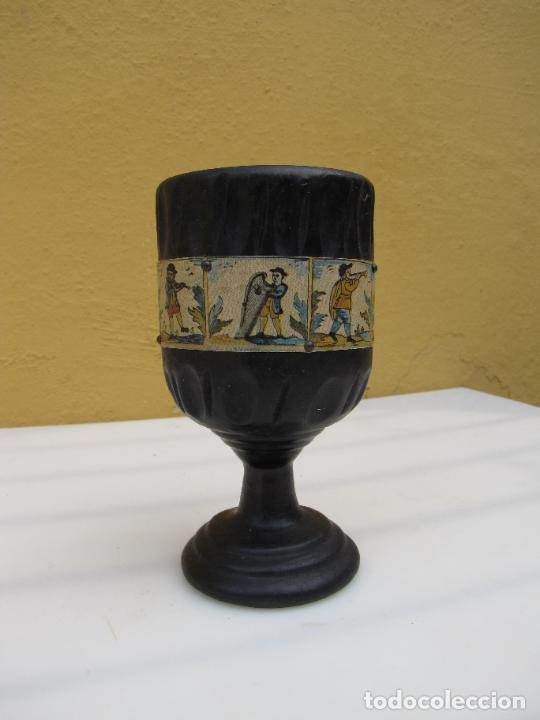 Vintage: 46.- Copa de madera m&uacute;sicos populares del XVII. T&iacute;pica casa setentera
