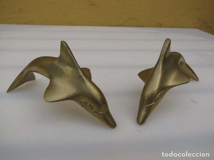 Vintage: 48.- Pareja de delfines de bronce - Foto 3