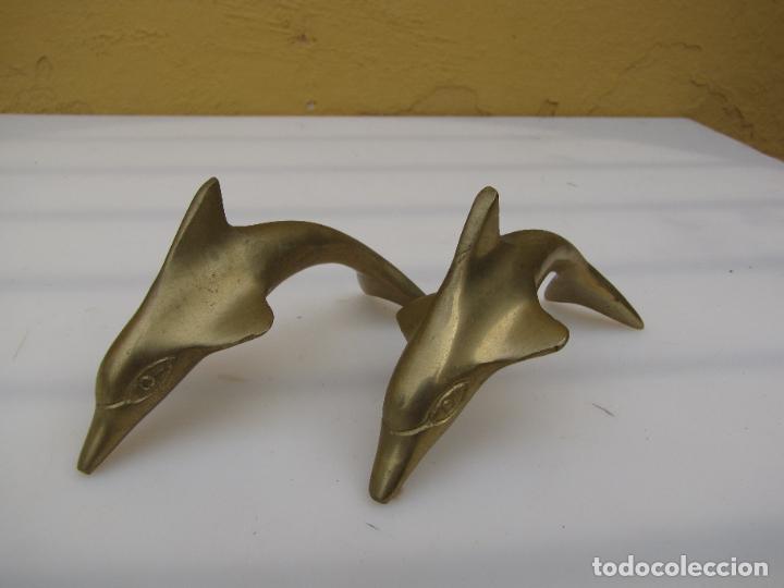 Vintage: 48.- Pareja de delfines de bronce