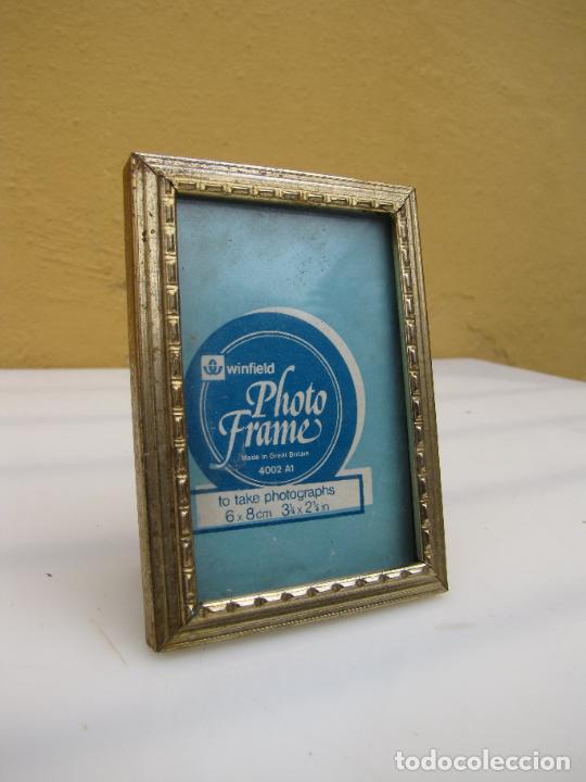 Vintage: 48.- Portafotos Winfield photo frame. Fotograf&iacute;as de 6 x 8 cm