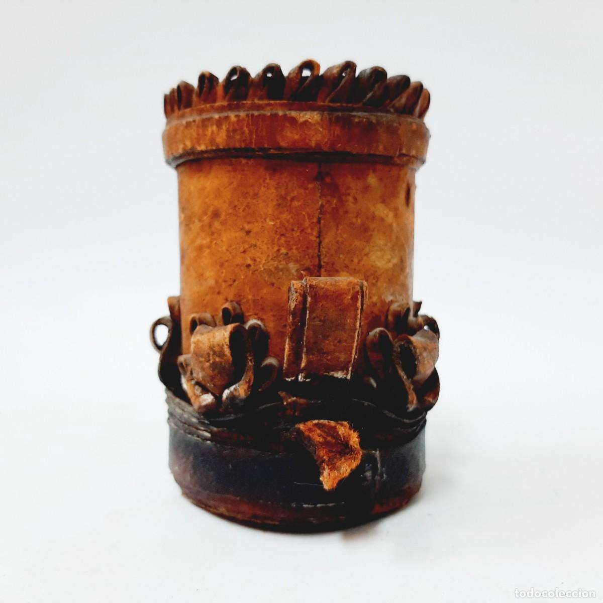 Vintage: Copa de dados de cuero vintage(1.4)
