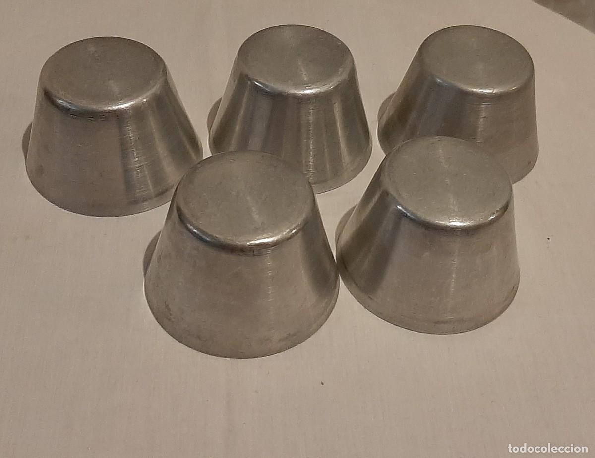 Vintage: 5 vasos antiguos de acero. - Foto 4