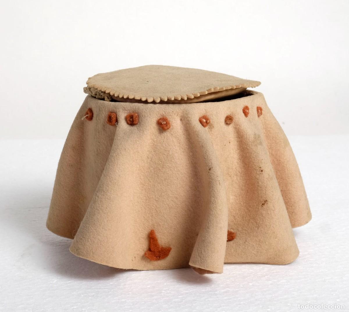 Vintage: Antiguo costurero, alfiletero. en forma de mesa camilla