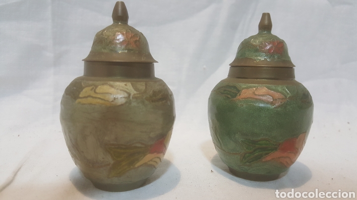 Vintage: JUEGO DE DOS TIBORS DE BRONCE CON MOTIVOS FLORALES PINTADO A MANO