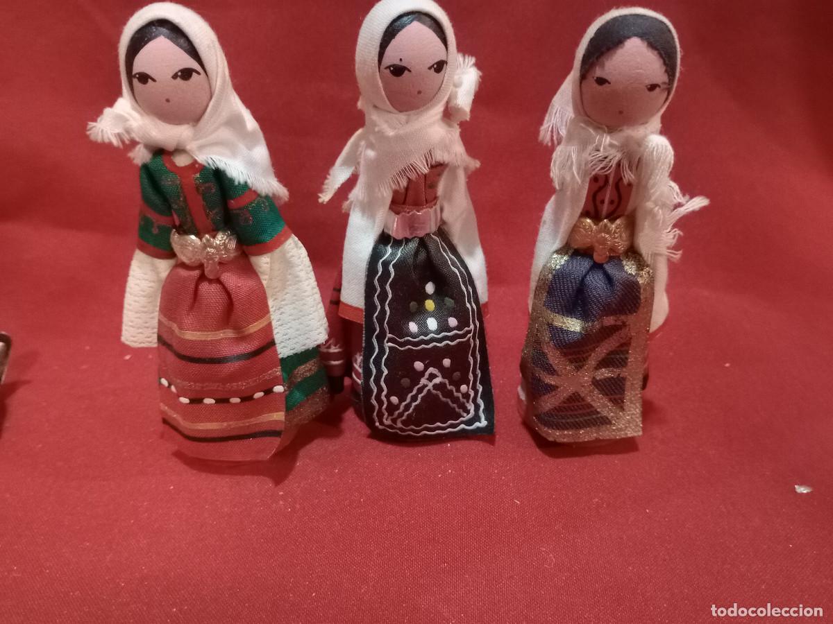 Vintage: 3 figuras trajes tipicos - Foto 1