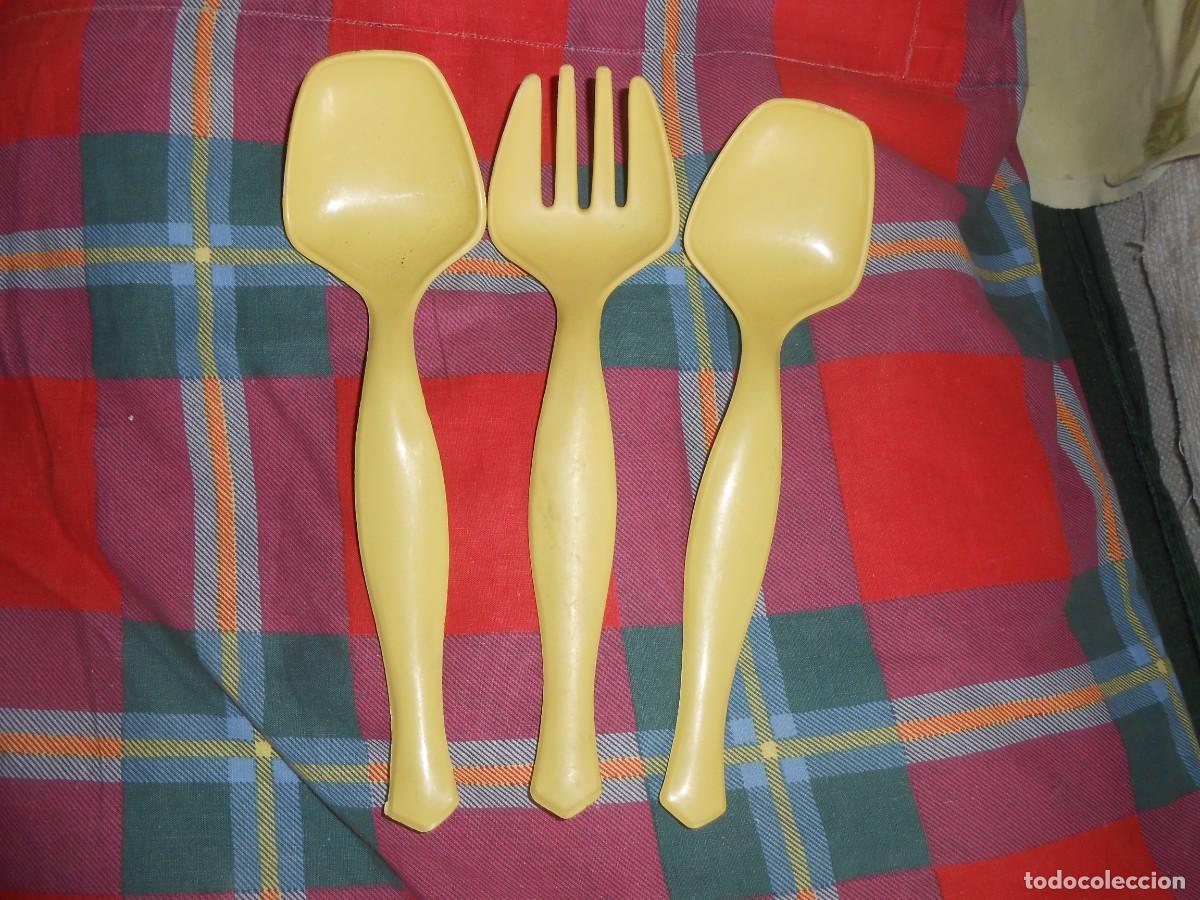 Vintage: Dos cucharas y un tenedor -De pl&aacute;stico- - Foto 1