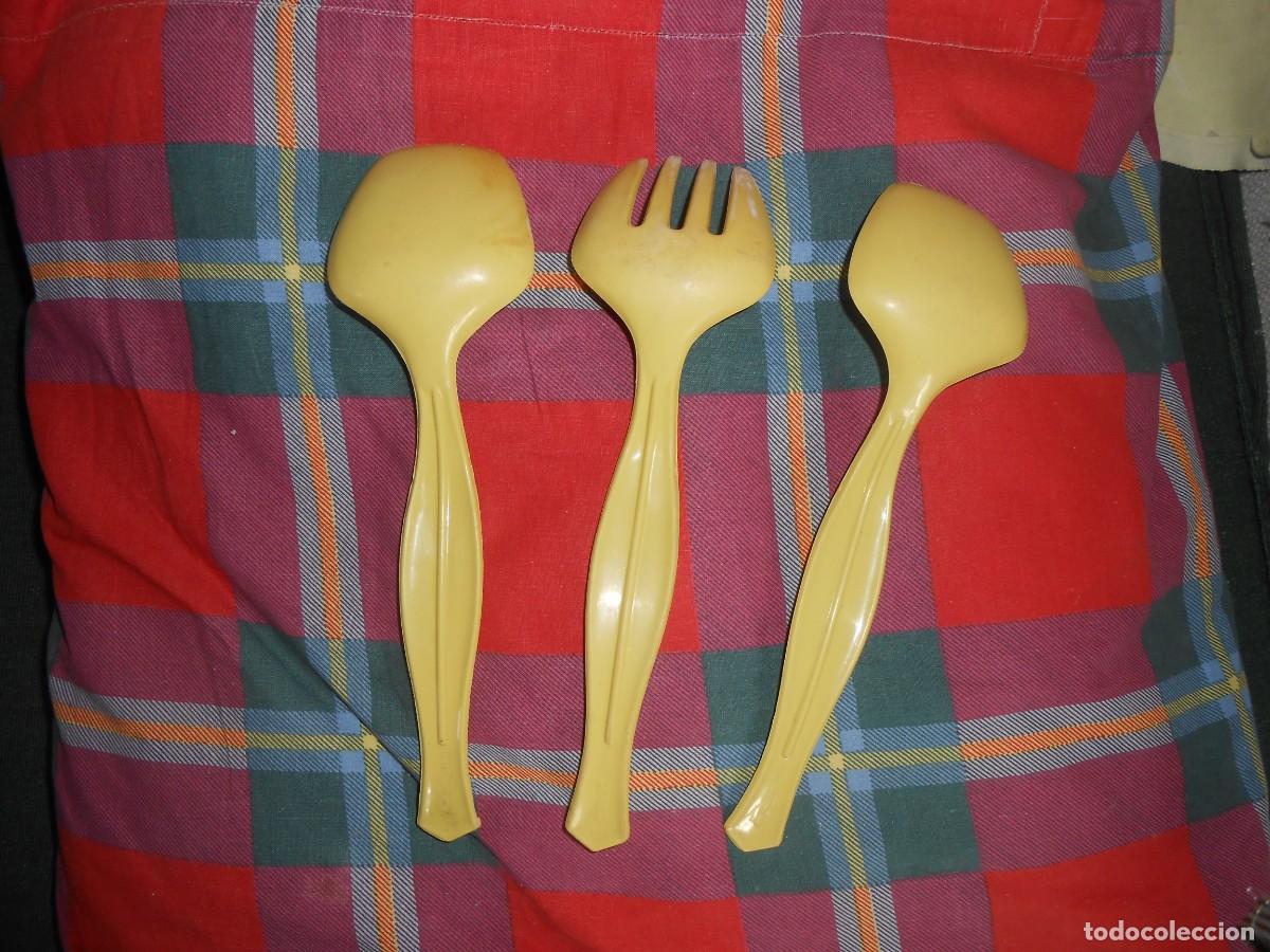 Vintage: Dos cucharas y un tenedor -De pl&aacute;stico- - Foto 2