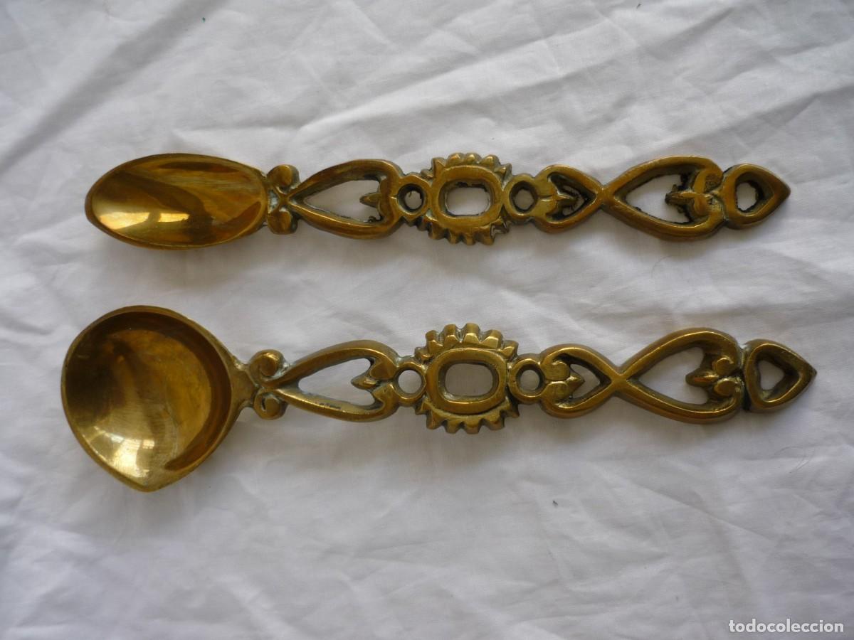Vintage: Pareja de cucharas cucharones de bronce - Foto 2