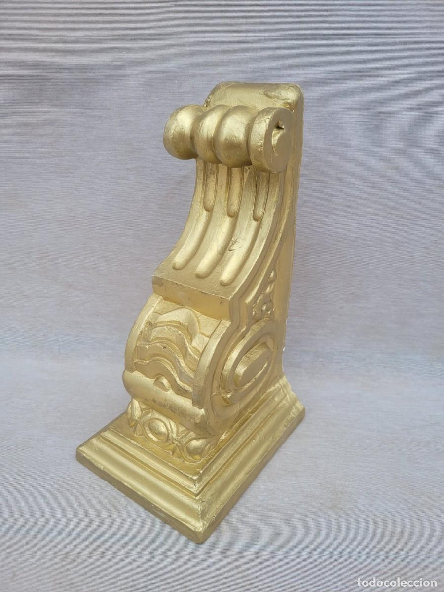 Vintage: Corbel vintage en yeso dorado
