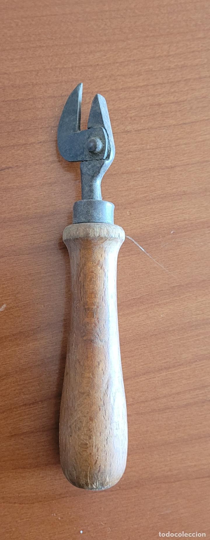Vintage: Abrelatas antiguo mango de madera - Foto 2
