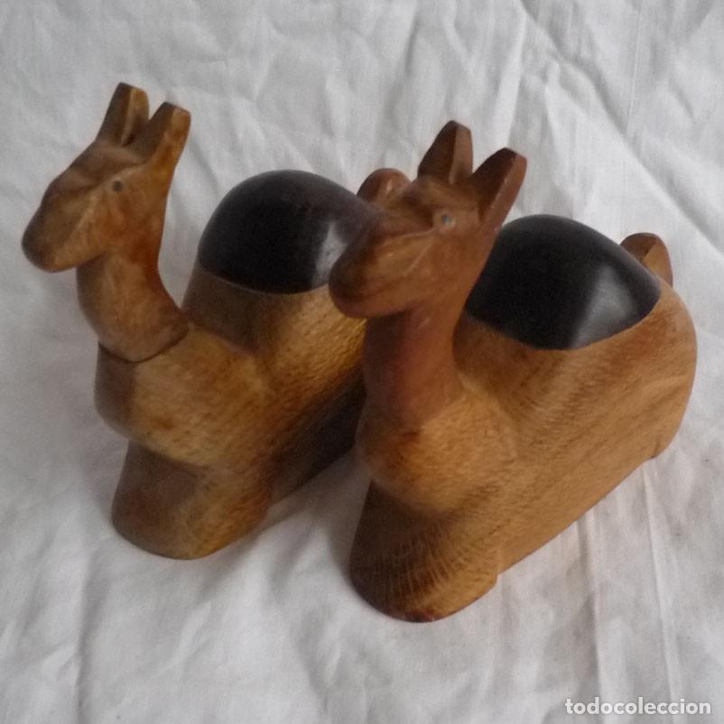 Vintage: Pareja de dromedarios tallados en madera