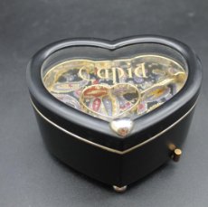 Vintage: JOYERO CON MUSICA CUPID FROM THE BOTTOM OF ONE'S HEART FORMA CORAZON. Lote 382310944