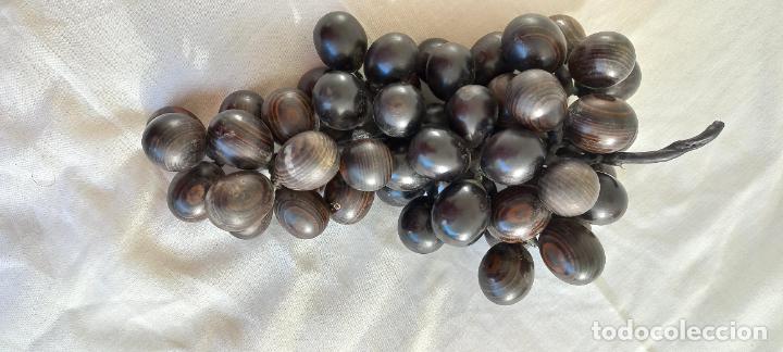 Vintage: RACIMO DE UVAS NEGRAS, CREO QUE EN MADERA DE EBANO. - Foto 3