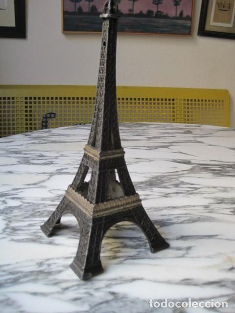 Vintage: TORRE EIFFEL - FIGURA DE METAL - 24 CM - Foto 12