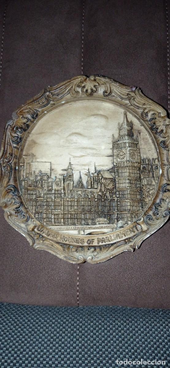 Vintage: Plato decorativo 3D del PARLAMENTO INGL&Eacute;S aprox. 15 cm. diametro